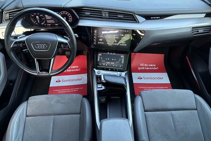 Beige Audi e-tron fra 2021
