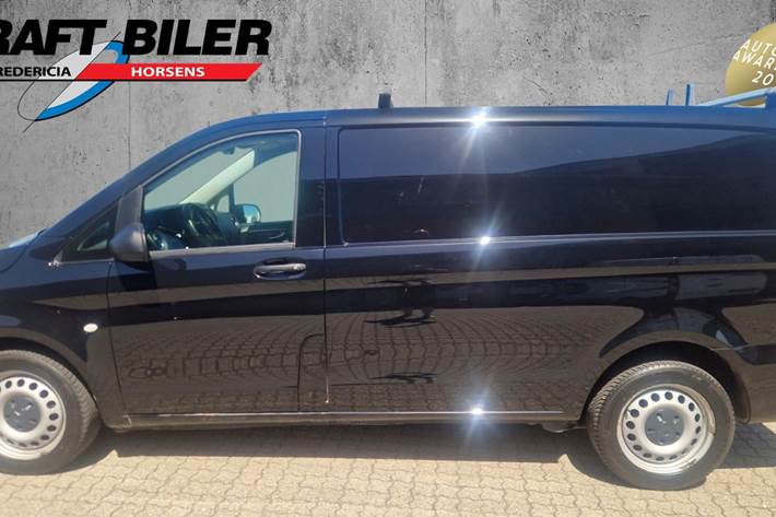 Sort Mercedes Vito 114 fra 2022