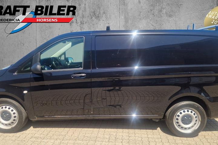 Sort Mercedes Vito 114 fra 2022