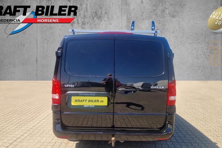 Sort Mercedes Vito 114 fra 2022