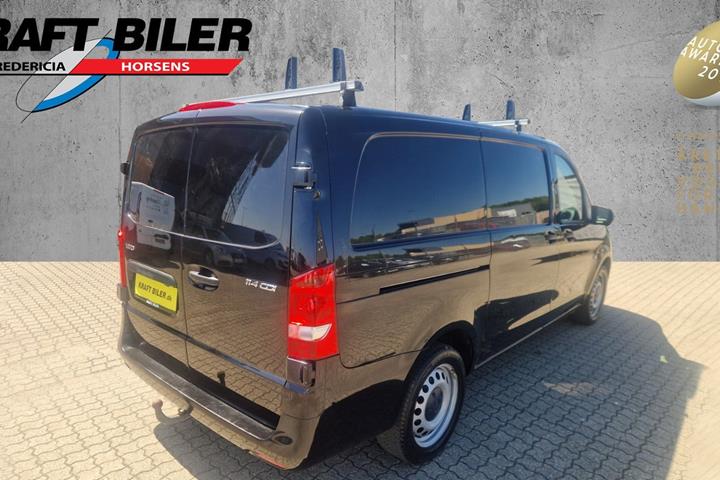 Sort Mercedes Vito 114 fra 2022
