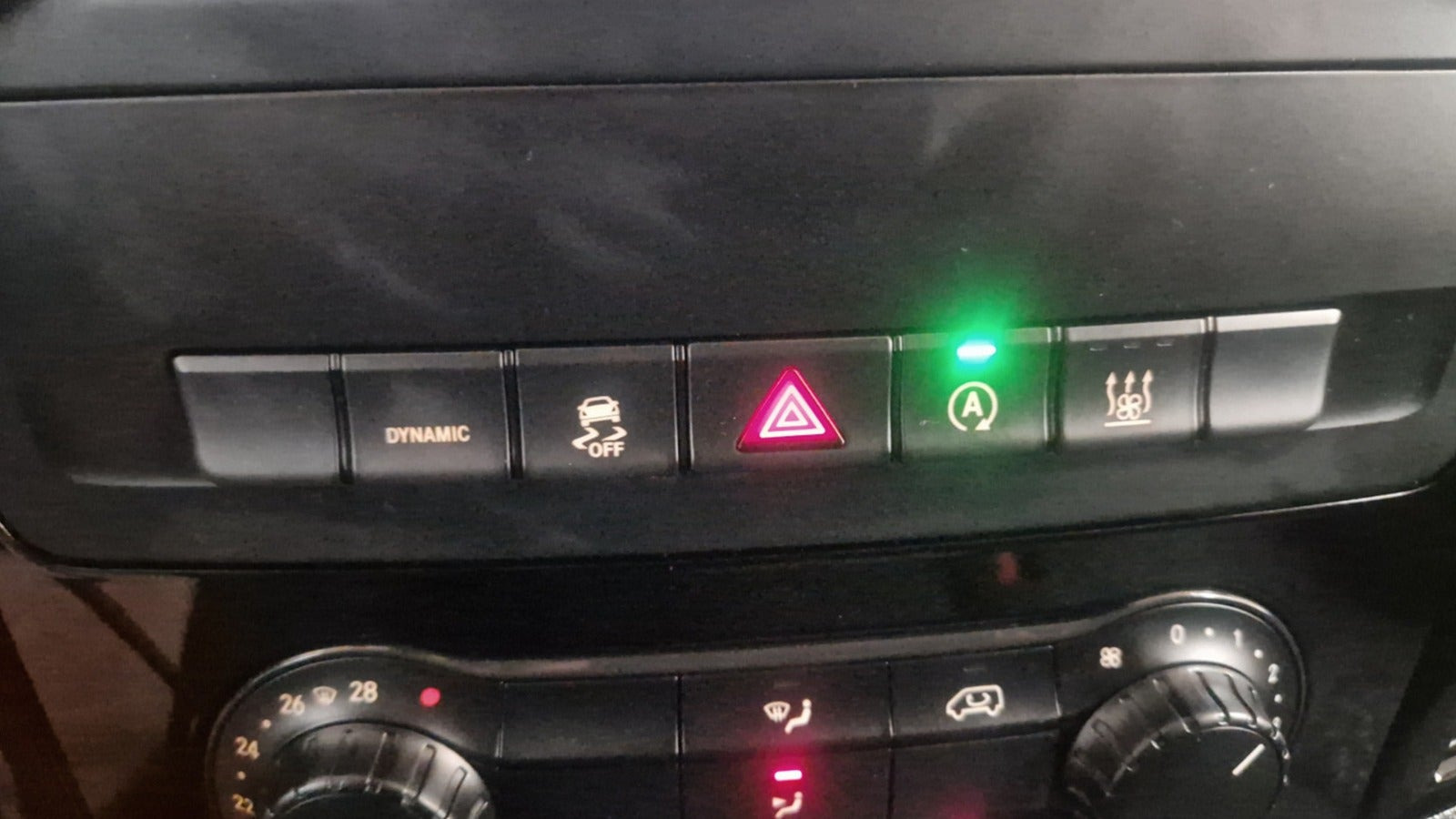 Sort Mercedes Vito 114 fra 2022