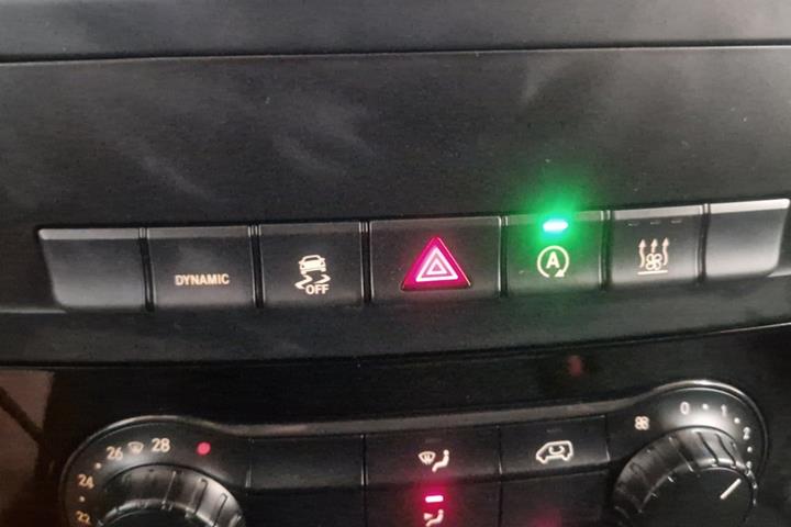 Sort Mercedes Vito 114 fra 2022