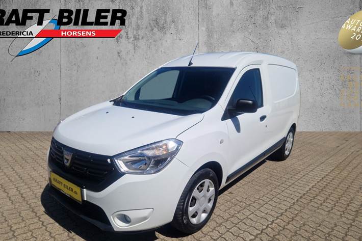 Hvid Dacia Dokker fra 2019 set udefra
