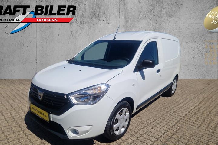 Hvid Dacia Dokker fra 2019 set udefra