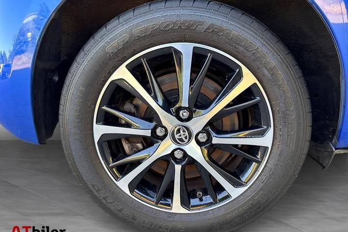 Blå Toyota Yaris fra 2018