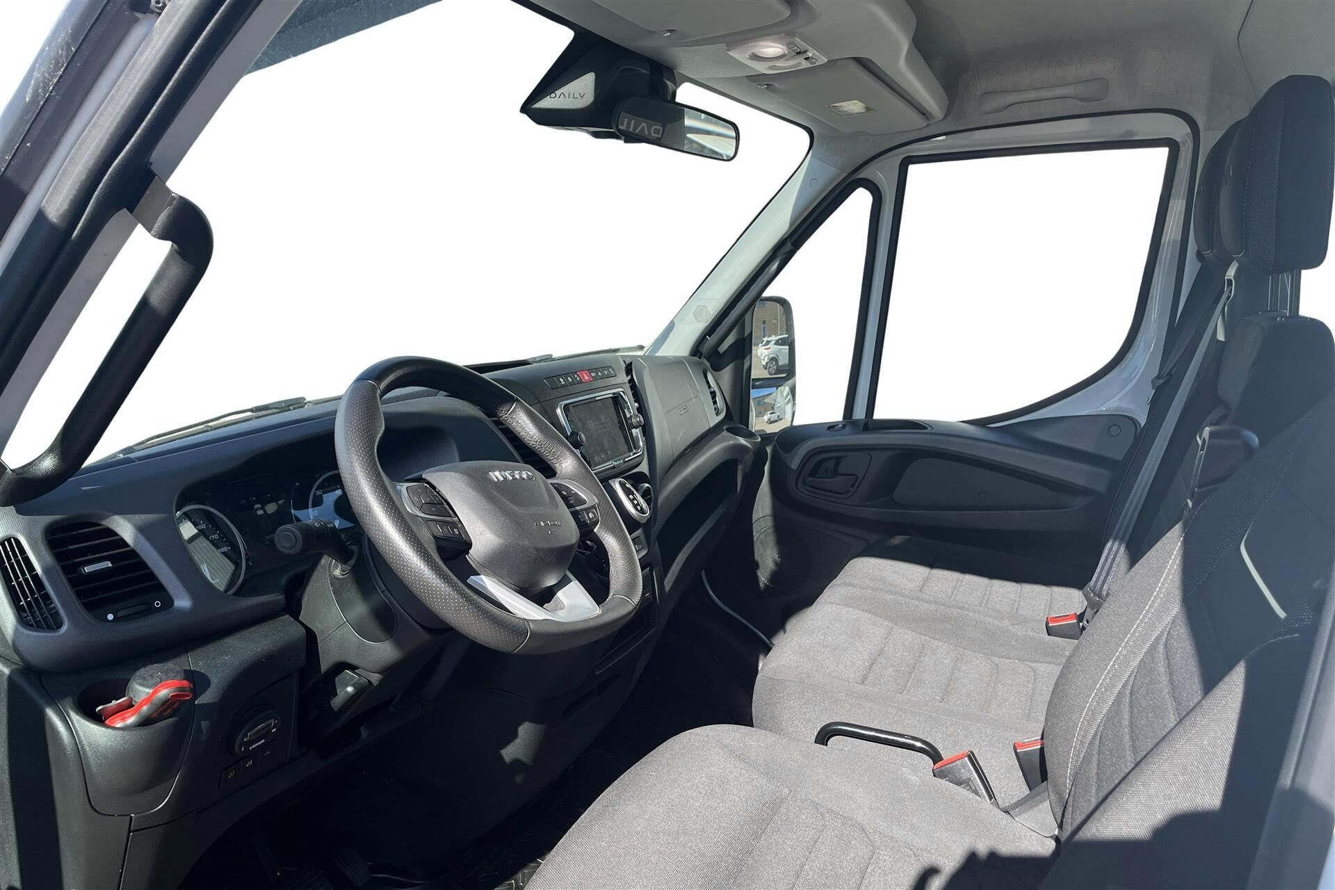 Hvid Iveco Daily fra 2023