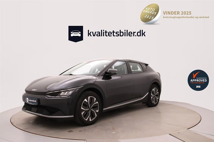 Grå Kia EV6 fra 2023 set udefra
