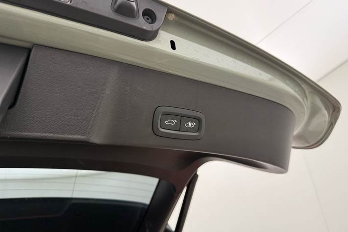 Grøn Volvo XC40 fra 2023