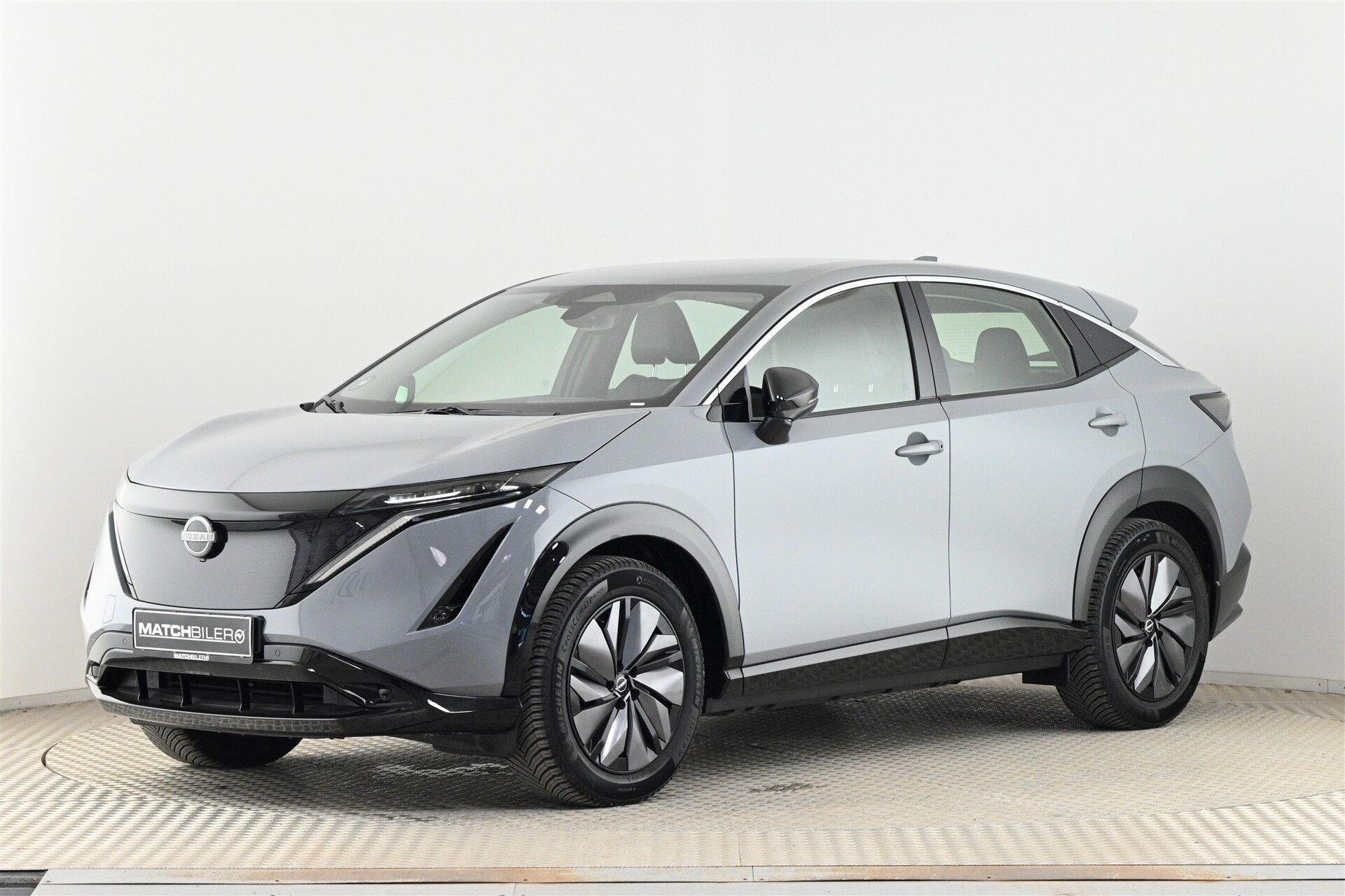 Grå Nissan Ariya fra 2024