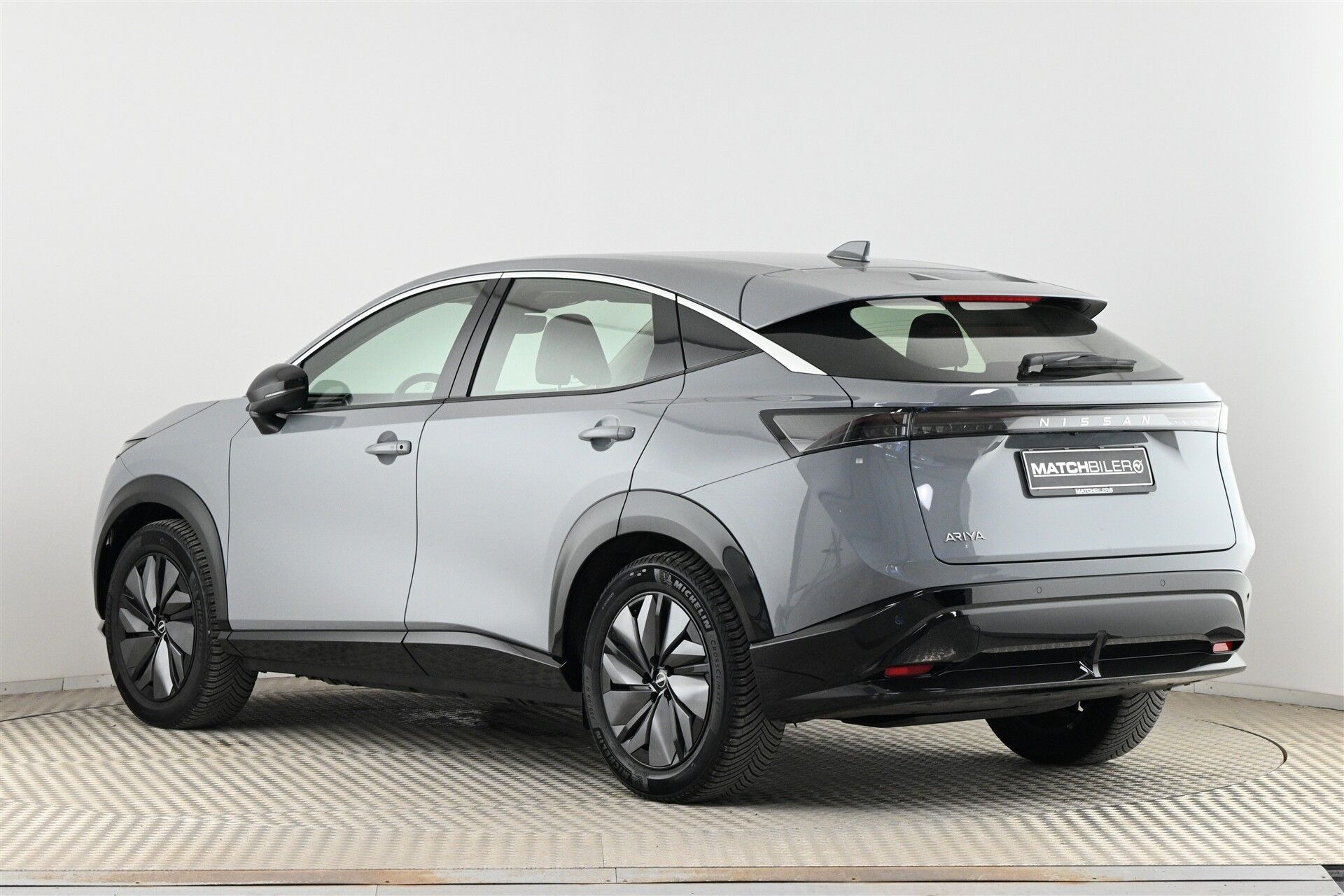 Grå Nissan Ariya fra 2024