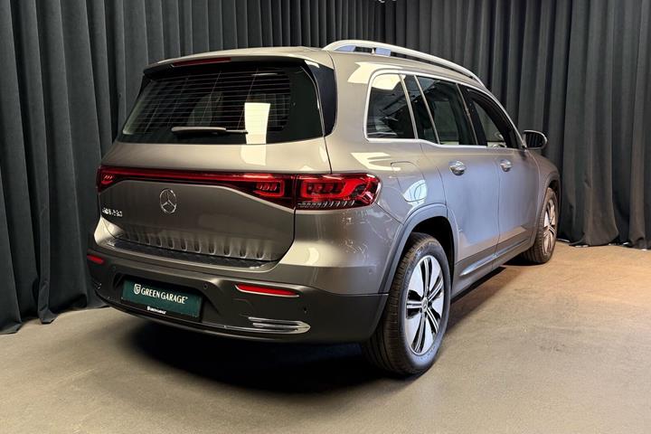 Grå Mercedes EQB 250 fra 2023