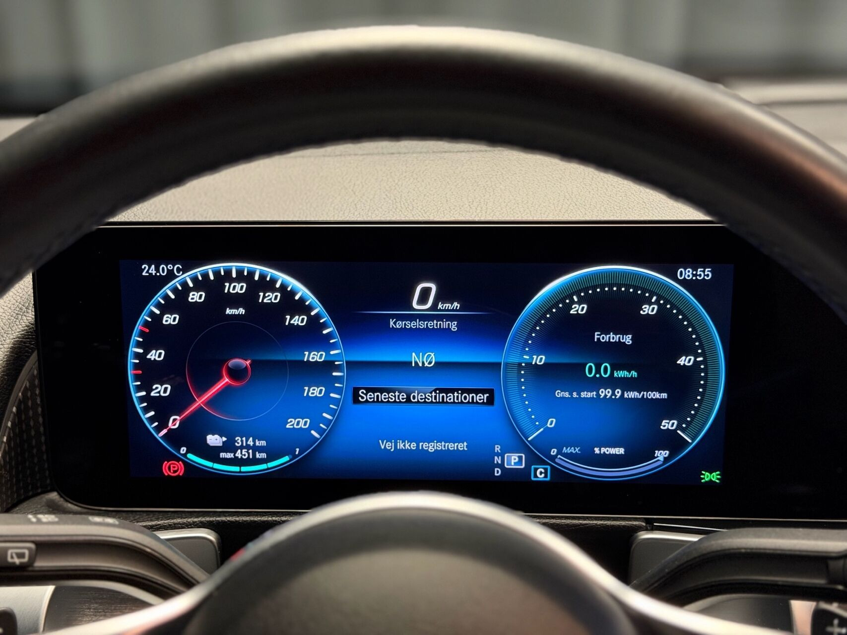 Grå Mercedes EQB 250 fra 2023