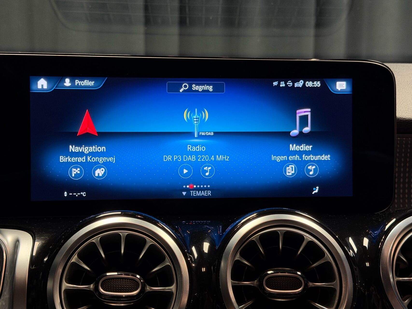Grå Mercedes EQB 250 fra 2023