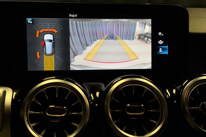 Grå Mercedes EQB 250 fra 2023