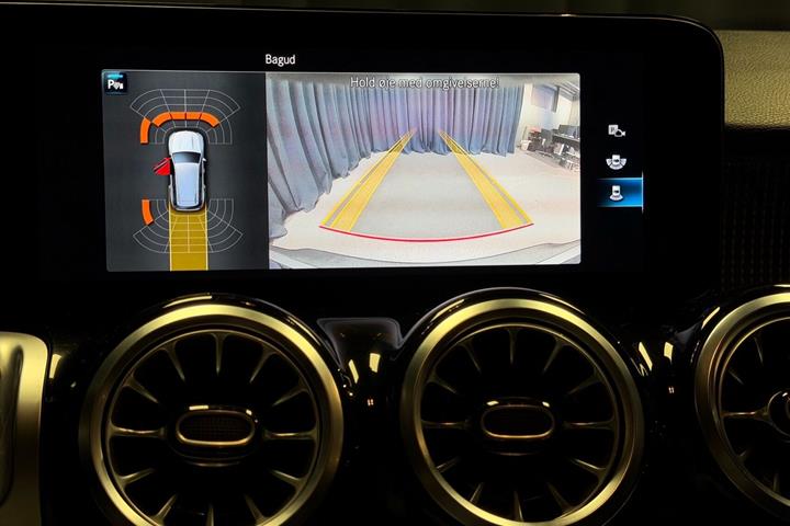 Grå Mercedes EQB 250 fra 2023