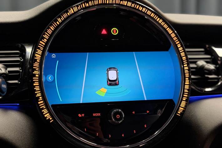 Sølv Mini Cooper fra 2023