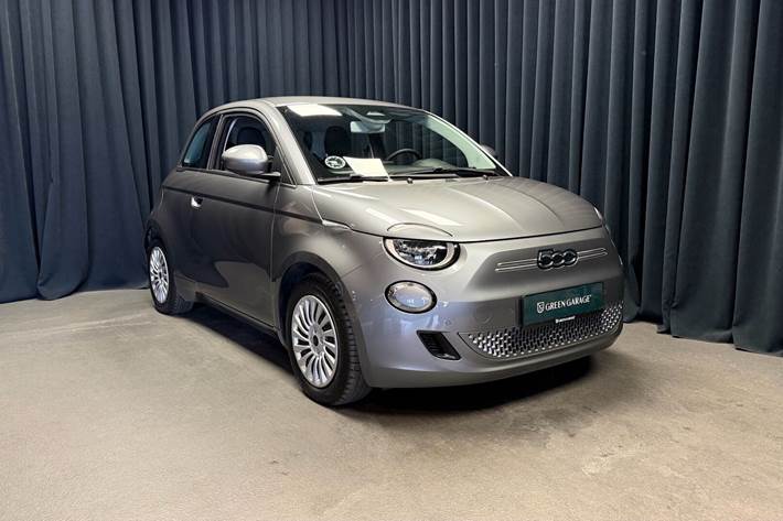 Grå Fiat 500e fra 2023