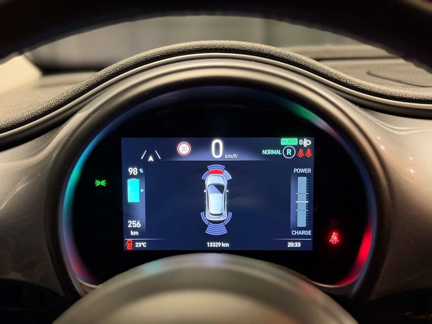 Grå Fiat 500e fra 2023