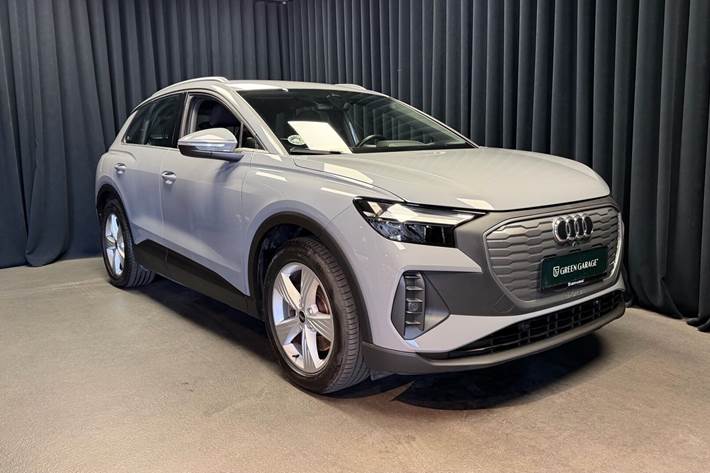 Grå Audi Q4 fra 2023