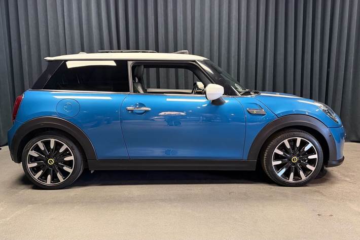 Blå Mini Cooper fra 2023