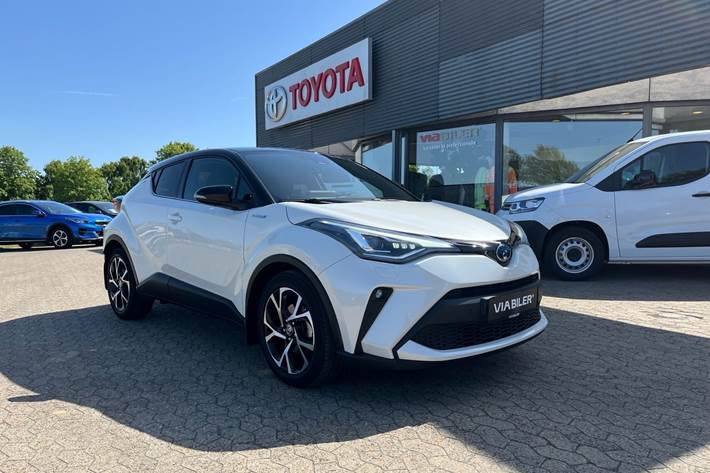 Hvid Toyota C-HR fra 2021
