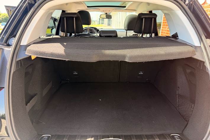 Sort Peugeot 2008 fra 2018