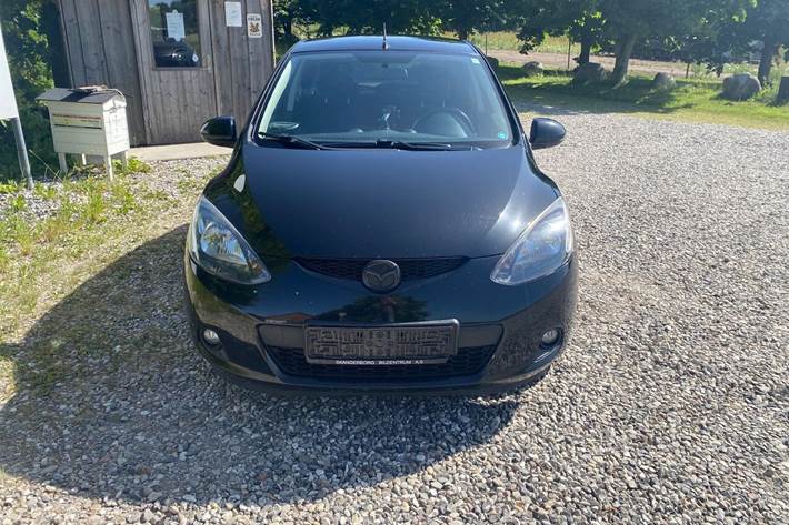 Sort Mazda 2 fra 2009