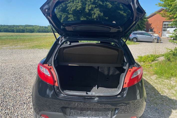 Sort Mazda 2 fra 2009