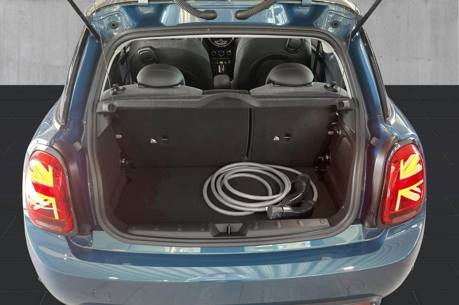 Blå Mini Cooper SE fra 2023