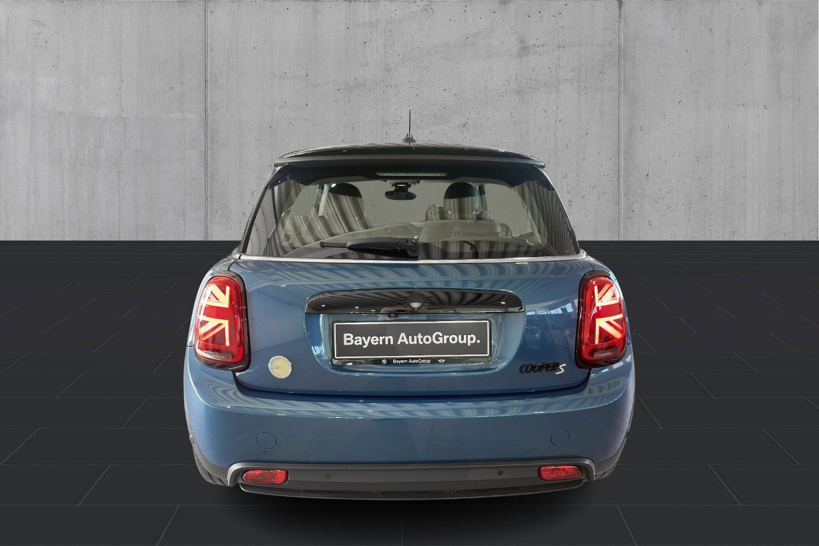 Blå Mini Cooper SE fra 2023