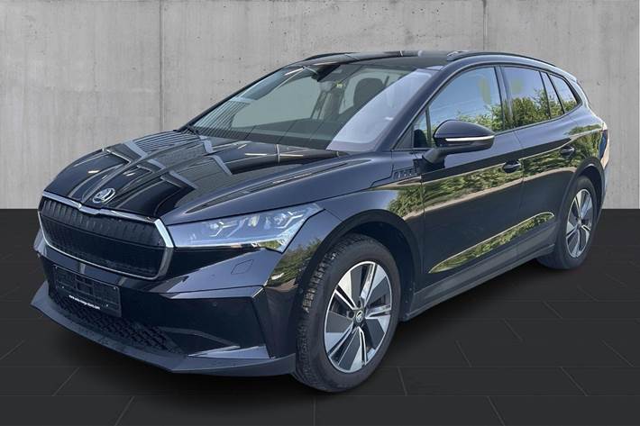 Sort Skoda Enyaq fra 2022 set udefra