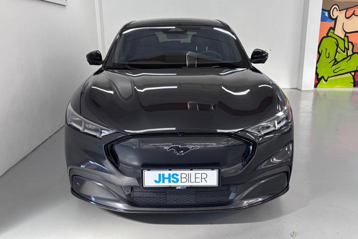 Grå Ford Mustang Mach-E fra 2022