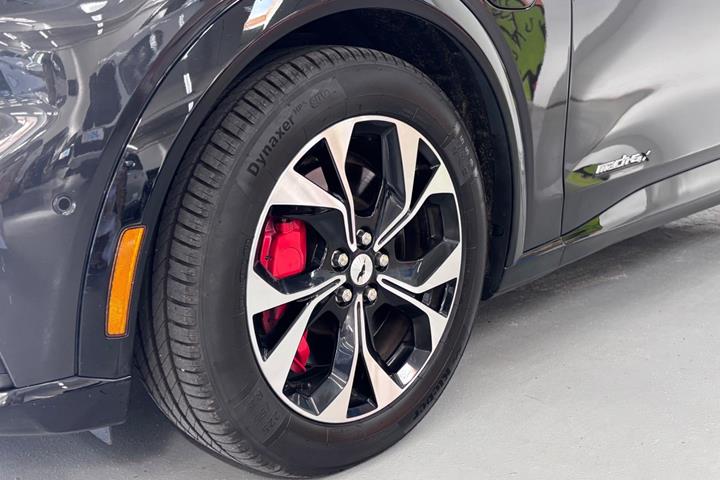 Grå Ford Mustang Mach-E fra 2022