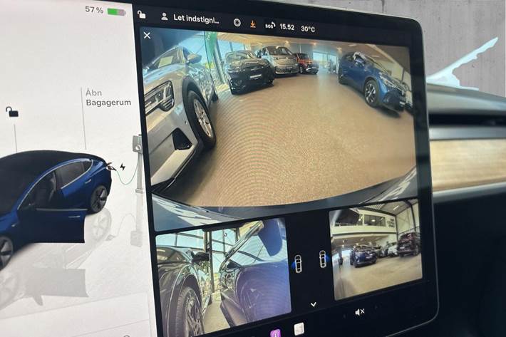 Blå Tesla Model 3 fra 2022