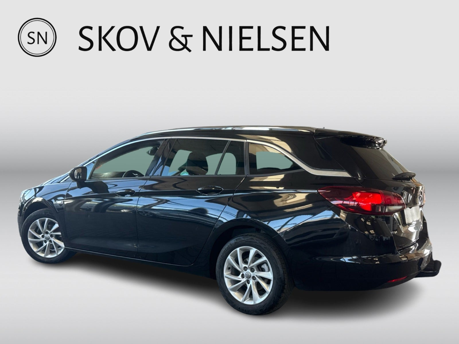 Sort Opel Astra fra 2020