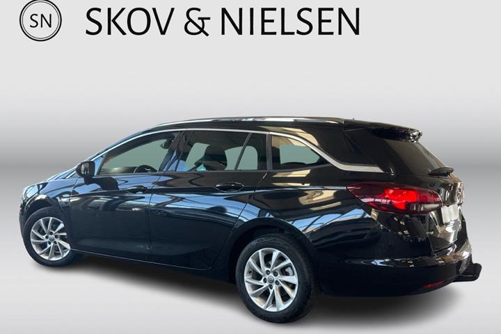 Sort Opel Astra fra 2020