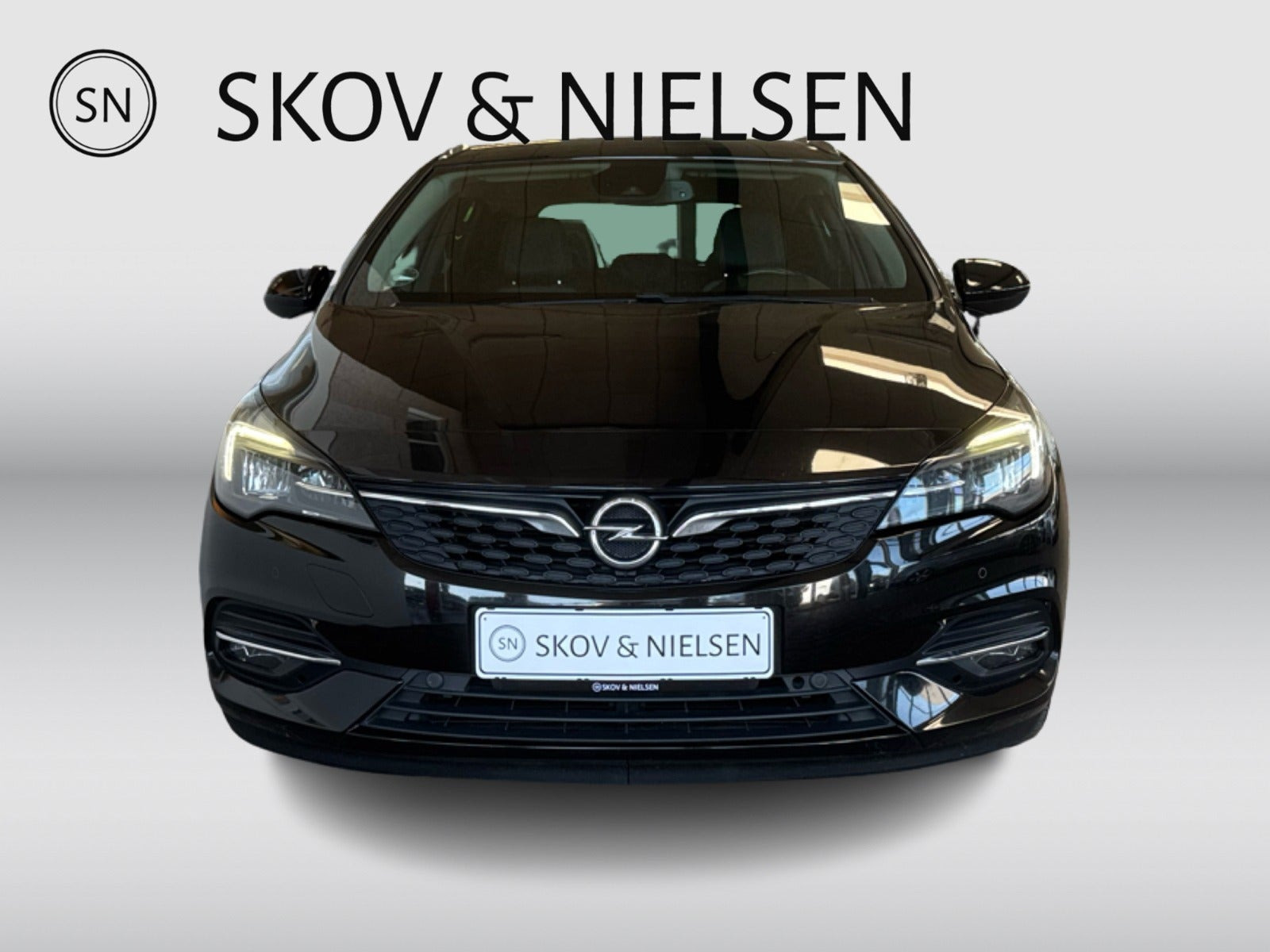 Sort Opel Astra fra 2020