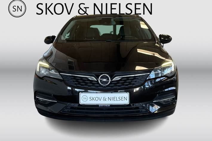 Sort Opel Astra fra 2020