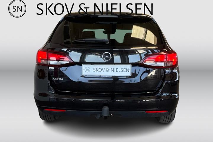 Sort Opel Astra fra 2020