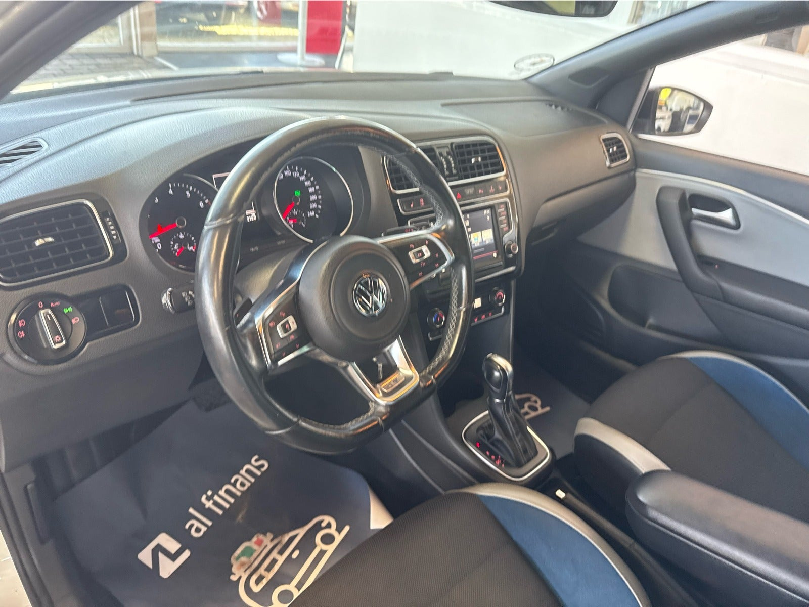 Hvid VW Polo fra 2016
