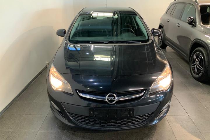 Sort Opel Astra fra 2015