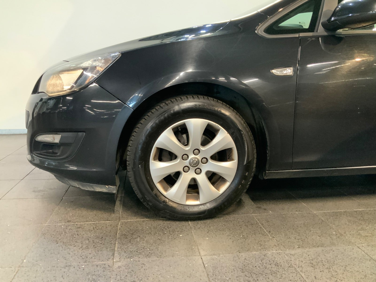 Sort Opel Astra fra 2015