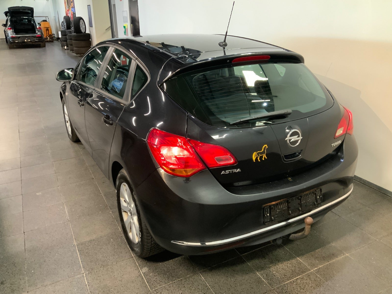 Sort Opel Astra fra 2015