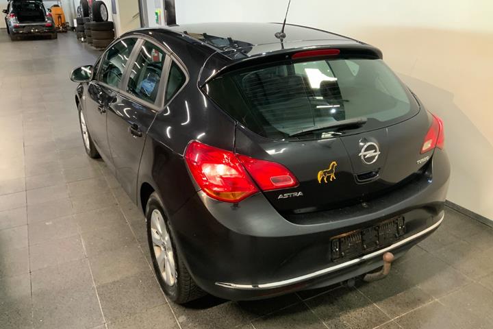 Sort Opel Astra fra 2015