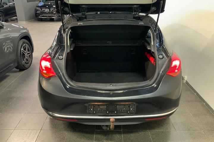 Sort Opel Astra fra 2015