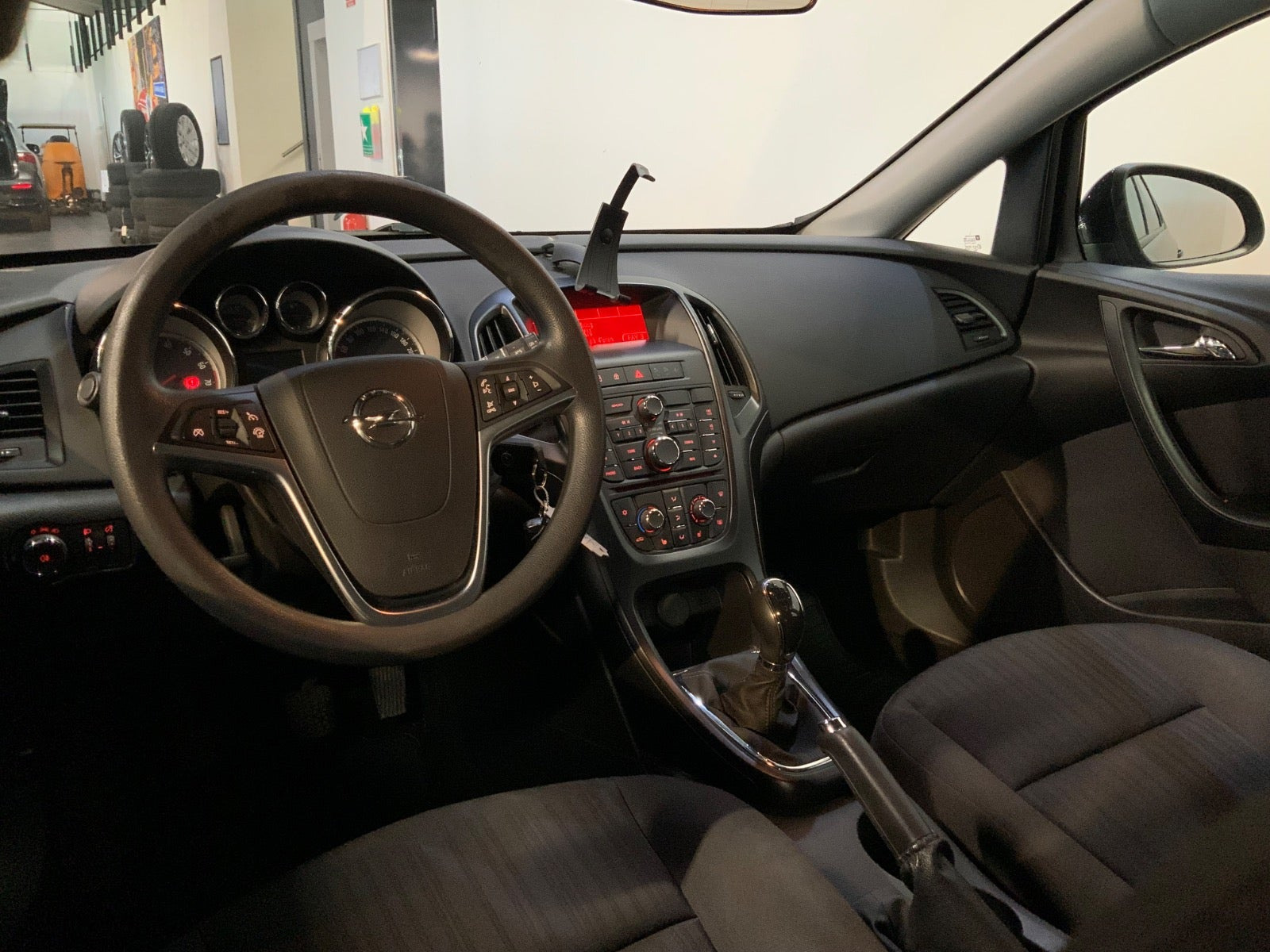 Sort Opel Astra fra 2015
