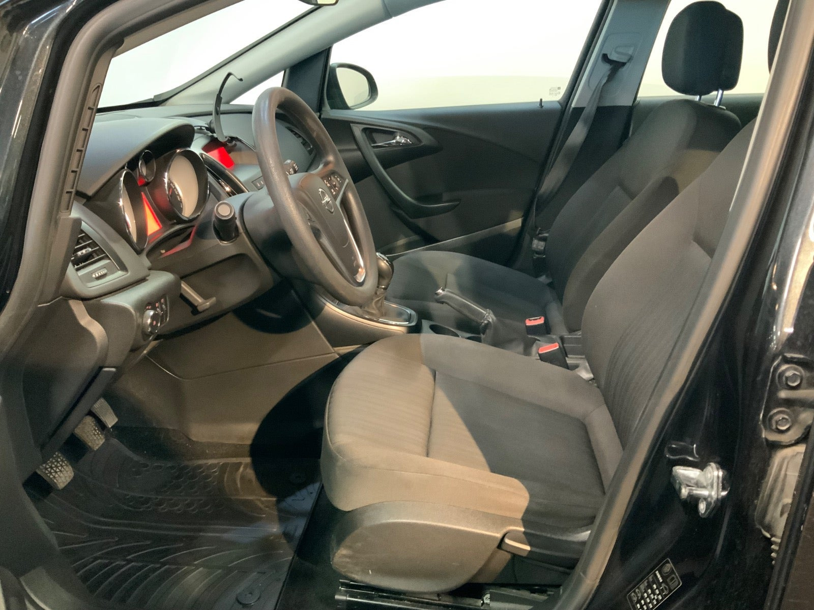 Sort Opel Astra fra 2015