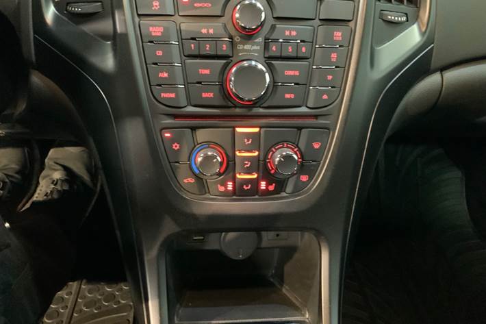 Sort Opel Astra fra 2015