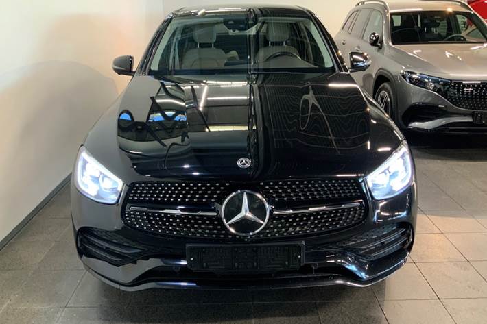 Sort Mercedes GLC200 fra 2020 set udefra